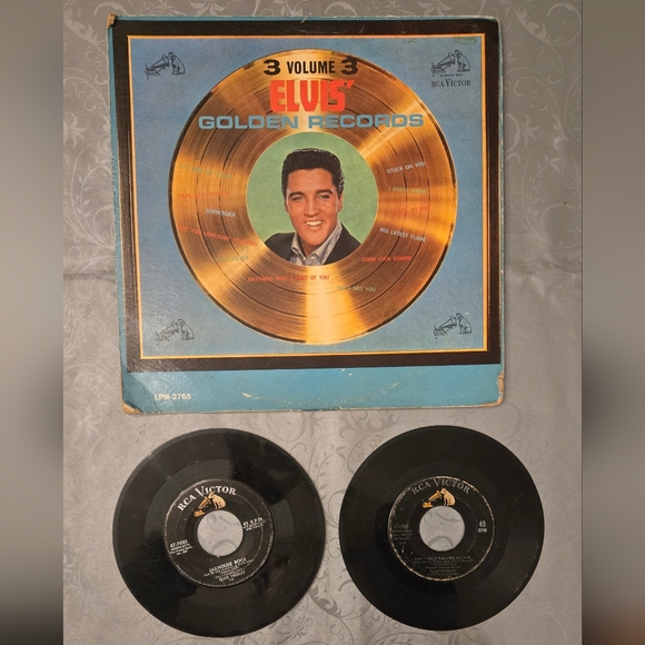 Vintage Elvis Golden Records Volume 3 Vinyl & 2 Vinyl 45 RPM